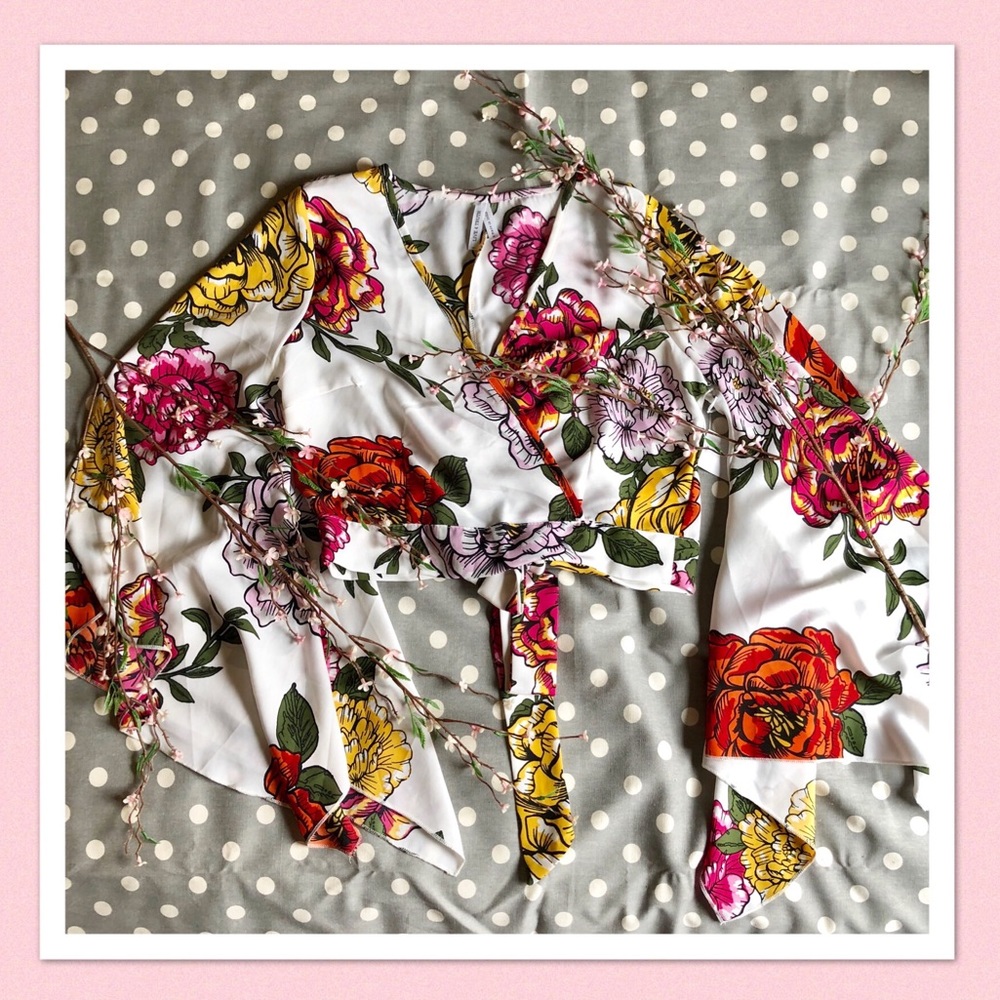 🌺5/$25🌺 NWT Charlotte Russe Flare Sleeve Crop